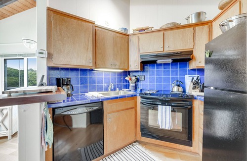 Salmon Creek House | Bright Home 800 Feet from Salmon Creek Beach w/Wood Stove & Pool Table