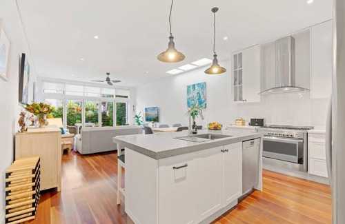 Newtown House | Bright Home in Trendy Newtown close to the Park