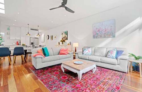 Newtown House | Bright Home in Trendy Newtown close to the Park