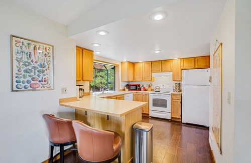 Clinton House | Bright home near Deer Lake with Puget Sound view, huge backyard & deck