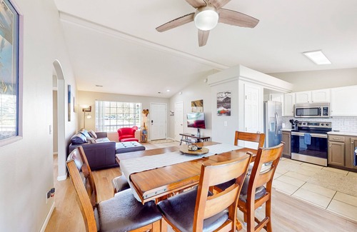 Coeur d'Alene House | Bright home with fenced yard & furnished patio for alfresco living