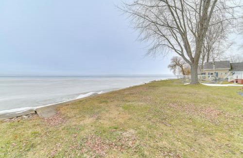 Houghton Lake House | Bright Houghton Lake Home with Boat Dock and Fire Pit