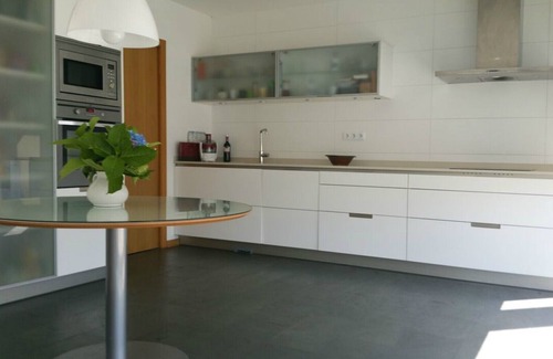 Marin House | BRIGHT HOUSE IN THE LOWER RIAS. IDEAL FOR FAMILIES. A STONE'S THROW FROM THE BEACHES