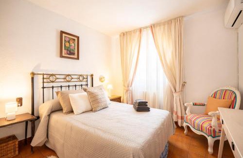 Zaidin House | Bright house with patio by Conference Centre