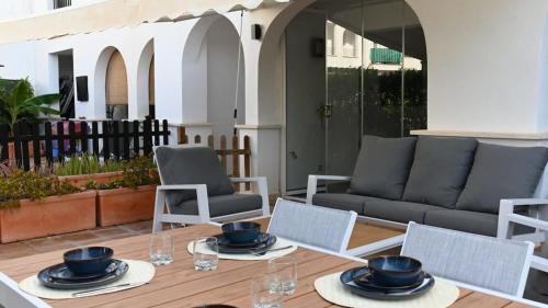 Roldan Apartment | Bright improved ground floor apartment - BA202LT