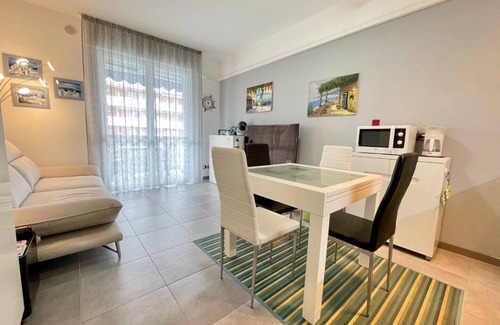 Porto Santa Margherita Apartment | Bright apartment by the beach with a lovely balcony