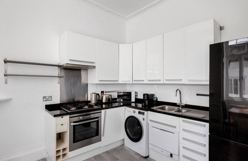 Holborn and Covent Garden Apartment | Bright Kings Cross 1BR w/Garden, 10 min to British Museum, by Blueground