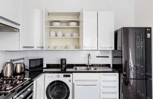 Holborn and Covent Garden Apartment | Bright Kings Cross 1BR w/Garden, 10 min to British Museum, by Blueground