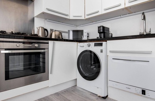 Holborn and Covent Garden Apartment | Bright Kings Cross 1BR w/Garden, 10 min to British Museum, by Blueground