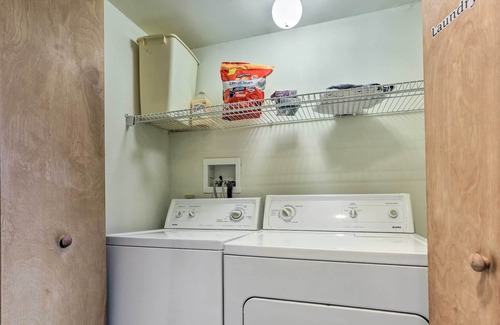 Lackawaxen Cabin | Bright Lackawaxen Cabin - 2 Mi to Big Bear!