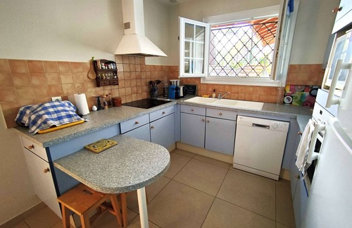 Piraillan Villa | Bright Landes-style villa with garden, near beaches and shops in Piraillan