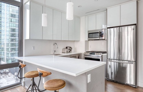 Hunters Point Apartment | Bright LIC 1BR w/Gym, Doorman, Elevator & Private Balcony, by Blueground