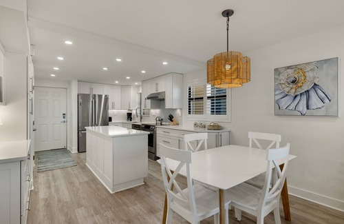 Sanibel Condo | Bright & Light two-bedroom corner ground floor with washer/dryer!