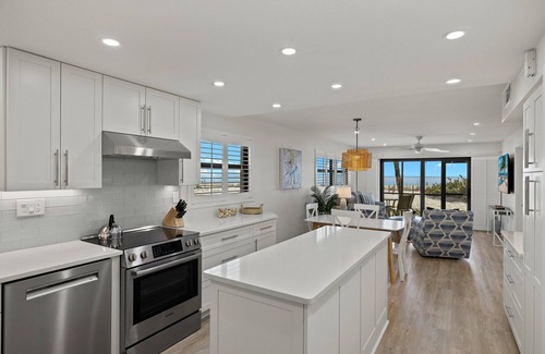 Sanibel Condo | Bright & Light two-bedroom corner ground floor with washer/dryer!