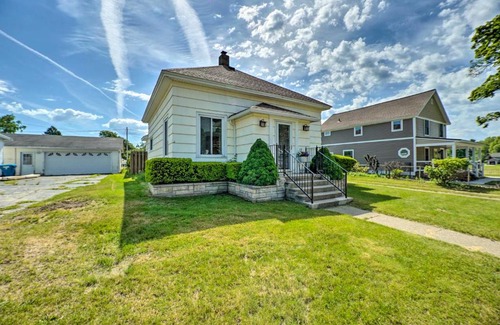 Ludington House | Bright Ludington Home 3 Blocks to the Beach!