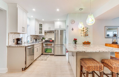 Milford House | Bright Milford Beach House w/Outdoor Shower
