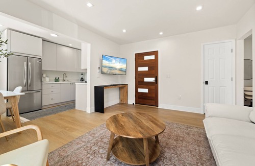 Westwood Apartment | Bright & Modern 1BR/1BA in the heart of Westwood Area