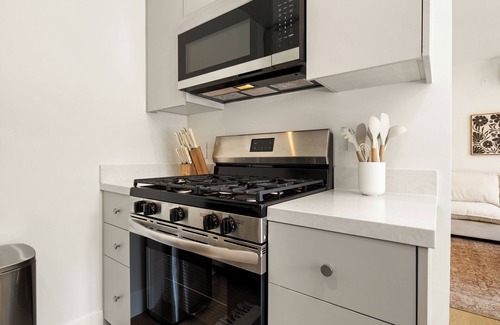Westwood Apartment | Bright & Modern 1BR/1BA in the heart of Westwood Area