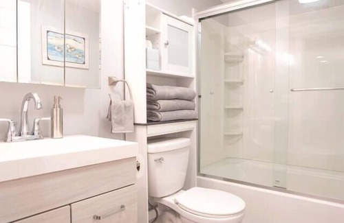 Federal Hill Apartment | Bright & Modern 2BR Apt in Historic Federal Hill!