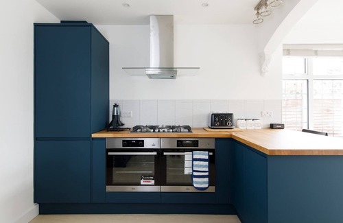 East Wittering House | Bright & Modern 4 br House 100 metres from Beach!