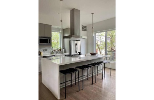 Richmond House | Bright + Modern Division Retreat