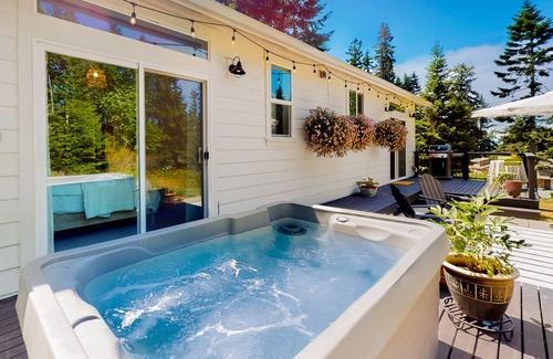 Freeland House | Bright, modern farmhouse with private hot tub, lovely deck & fireplace