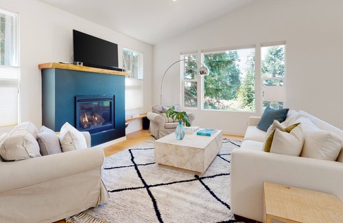 Freeland House | Bright, modern farmhouse with private hot tub, lovely deck & fireplace
