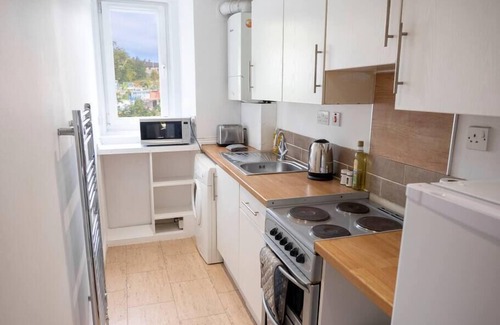 Glenisla Apartment | Bright, Modern Flat Close to University