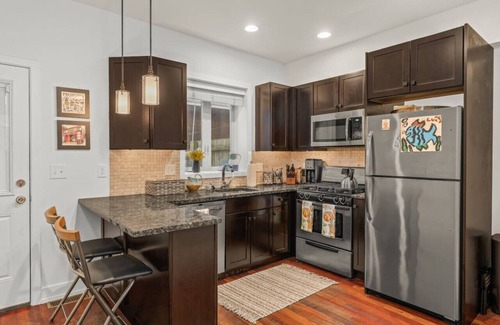 Queen Village House | Bright & Modern Home with Patio