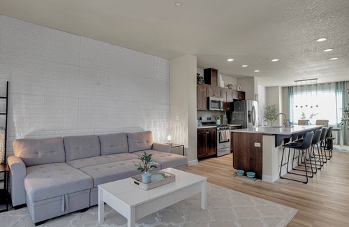 Beaverton House | Bright & Modern Townhome in Central Location Beaverton, OR [3/3.5]