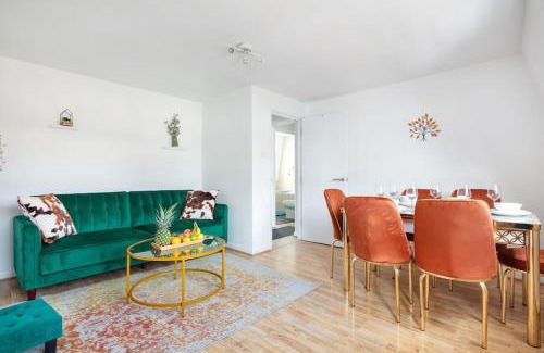 Warwick Apartment | Bright n' Charming Air Conditioned Two Bed in Heart of London