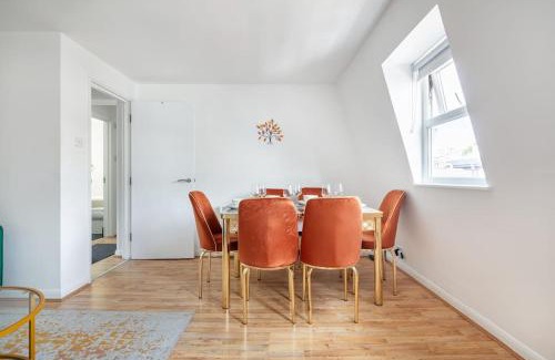 Warwick Apartment | Bright n' Charming Air Conditioned Two Bed in Heart of London