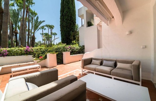 Golden Mile House | BRIGHT NEW APARTMENT IN PUENTE ROMANO