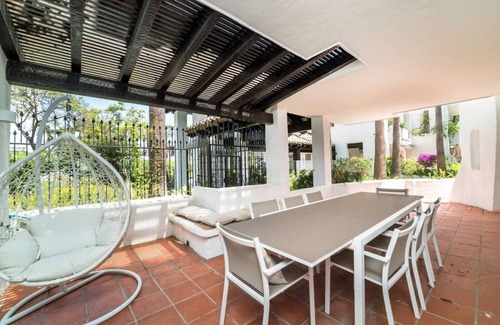 Golden Mile House | BRIGHT NEW APARTMENT IN PUENTE ROMANO