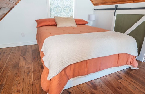 New Vineyard Cottage | Bright, new cottage w/open loft, farm view and trails.