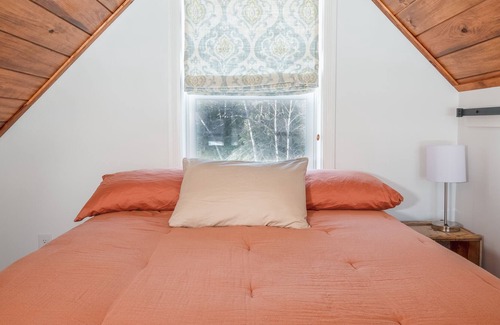 New Vineyard Cottage | Bright, new cottage w/open loft, farm view and trails.