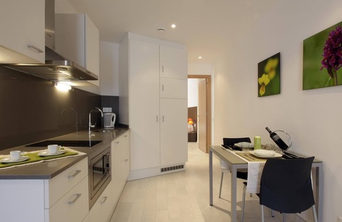 Les Corts Apartment | Bright one-bedroom apartment with balcony