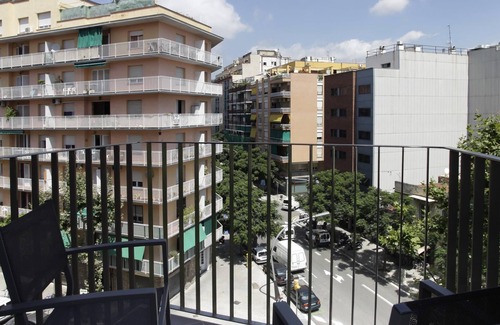 Les Corts Apartment | Bright one-bedroom apartment with balcony