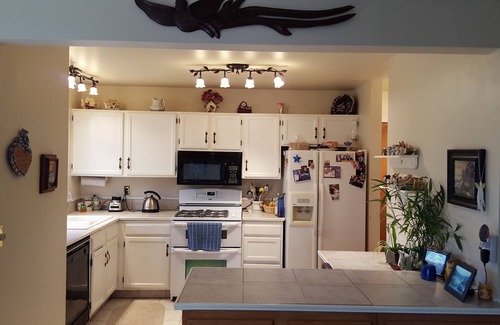 Briargate House | Bright, Open 2 Bed 2 1/2 Bath Home In A Quiet Neighborhood