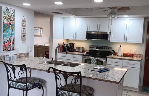 South Venice House | Bright Open Quiet Venice House Minutes from Beach and Intercoastal WaterwayTrail