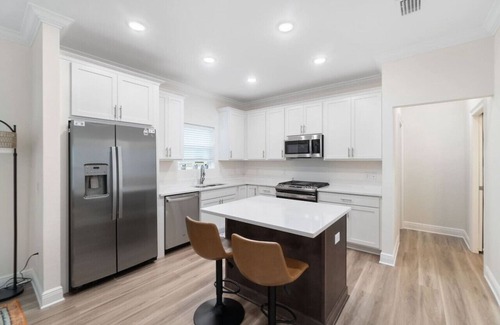 South Pensacola House | Bright & open/walk to downtown!