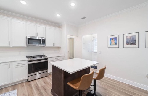 South Pensacola House | Bright & open/walk to downtown!
