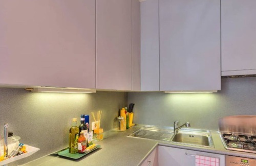 Bullona Apartment | Bright Parisian Flat in Milano!