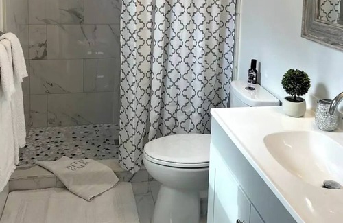 Wessex Square Apartment | Bright & Peaceful Arboretum GH