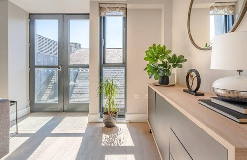 Covent Garden Apartment | Bright & Premium Covent Garden Apartment