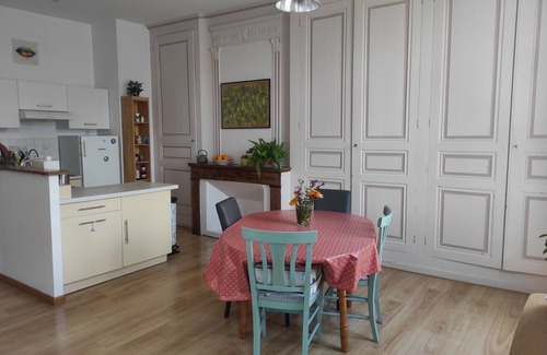 Rochefort Apartment | Bright, quiet 53 m2 apartment, conveniently located (port/market/royal harbor)