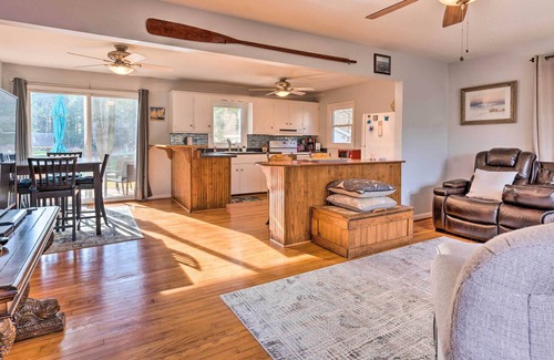 Reedville Cottage | Bright Reedville Abode w/ Dock on Whays Creek!