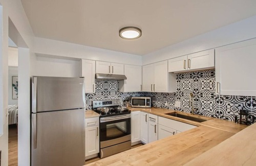 Lakewood Apartment | Bright, Remodeled Apartment, King Beds, WFH Set Up