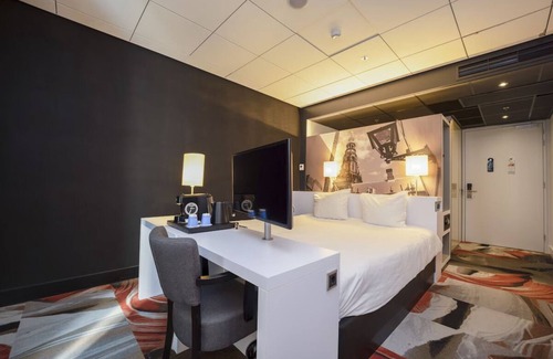 Leiden Hotel | Bright Room Near Leiden Gardens with Spa and Pool