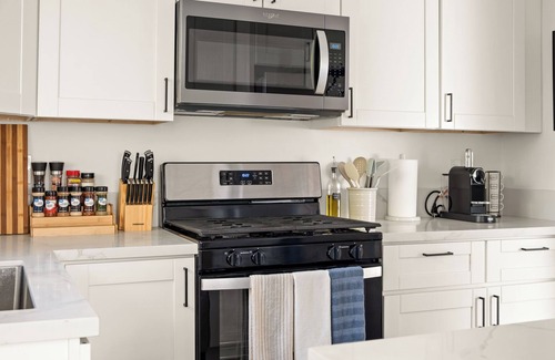 City Heights House | Bright & Roomy Family-friendly 3-bedroom house with AC in Central San Diego